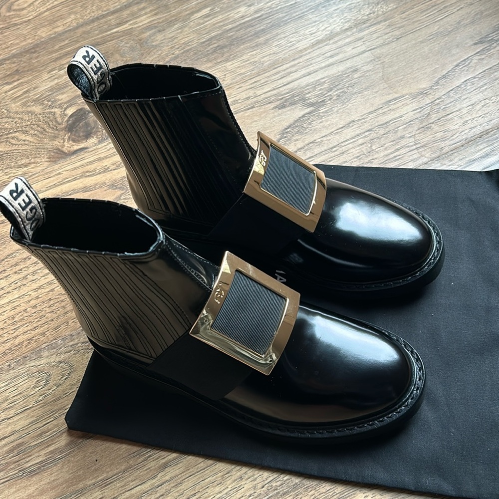 Roger vivier boots sz 36